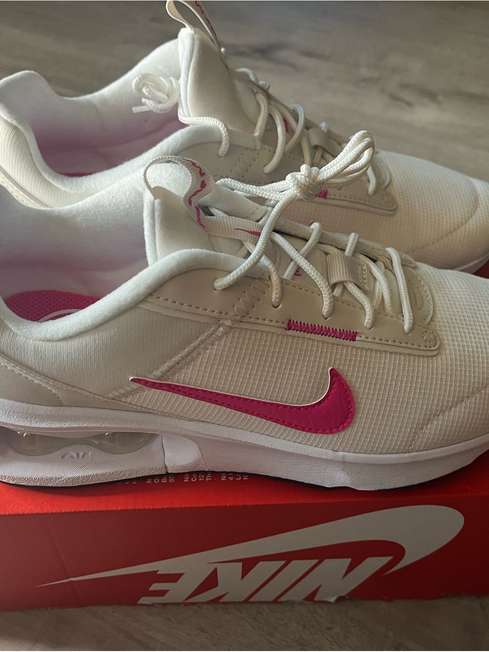 NIB Nike Air Max INTRLK Lite Cream/Pink with WH sole Sneakers – Women’s Size 8 - Picture 3 of 9